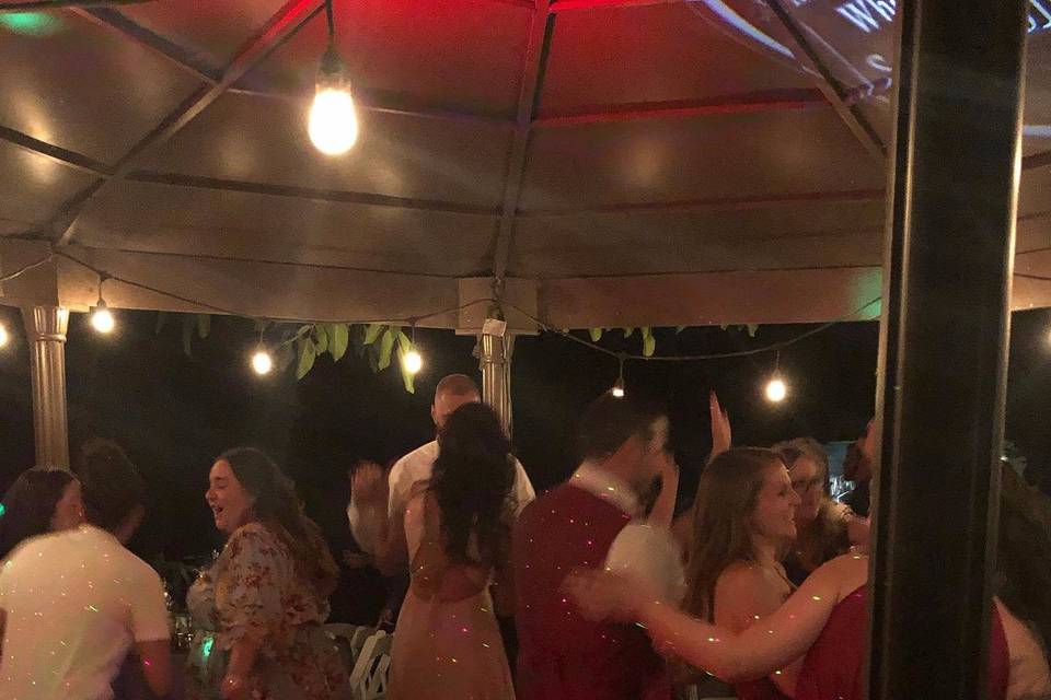 Guests dancing!