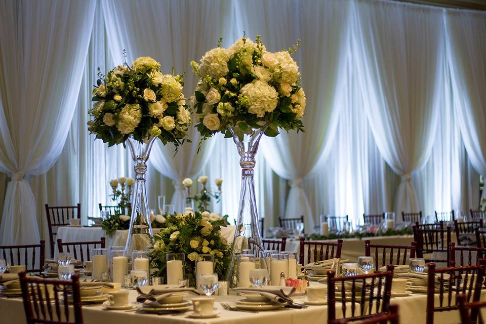 Tall and short centerpiece array