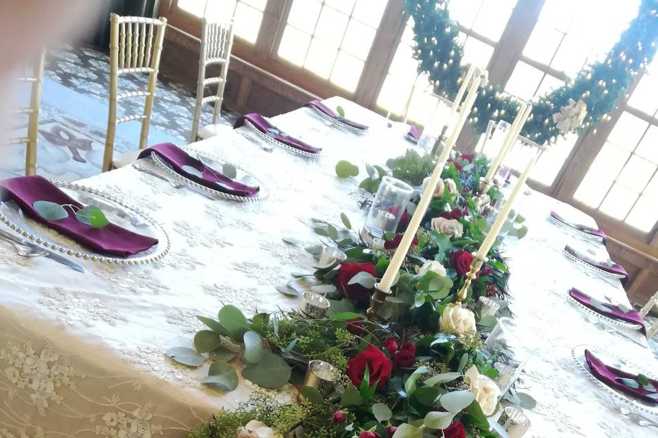 Beautiful linen & garland