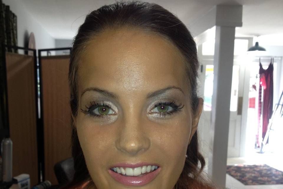 Airbrush make up with eyelashes by Kristin