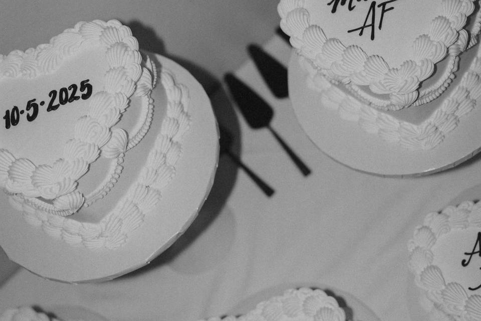 Wedding cake for each table