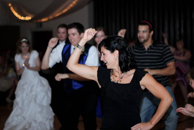 Couple's guest dancing