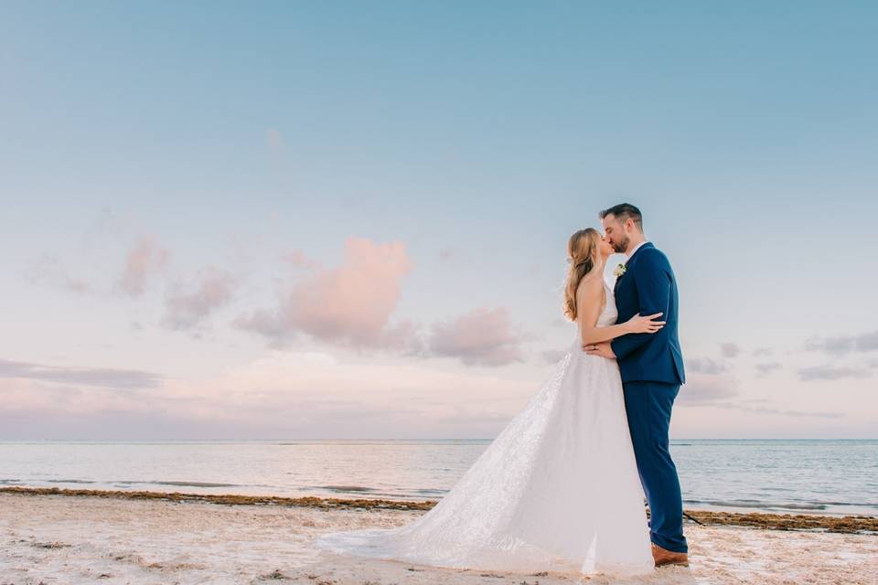 Beautiful Beach Kiss ❤️