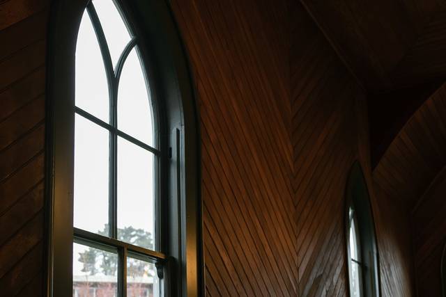 Oaks pioneer church wedding