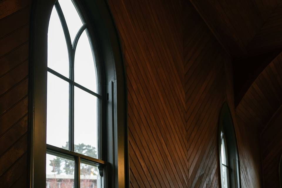 Oaks pioneer church wedding