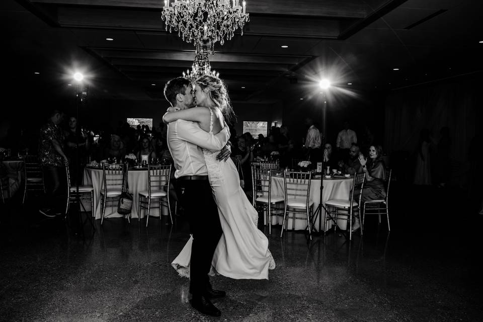 First Dancehttps://cdn0.weddin