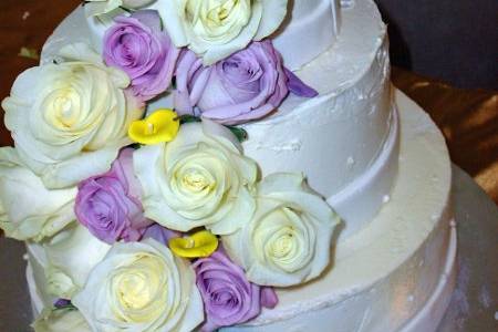 Done in French Buttercream, this summer cake is decorated with fresh-cut lavendar and creamy white roses. A few gumpaste callas accent.