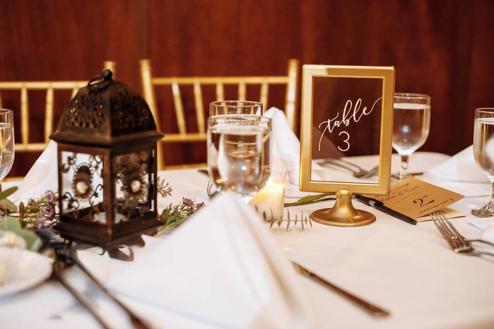 Table sign, white on acrylic