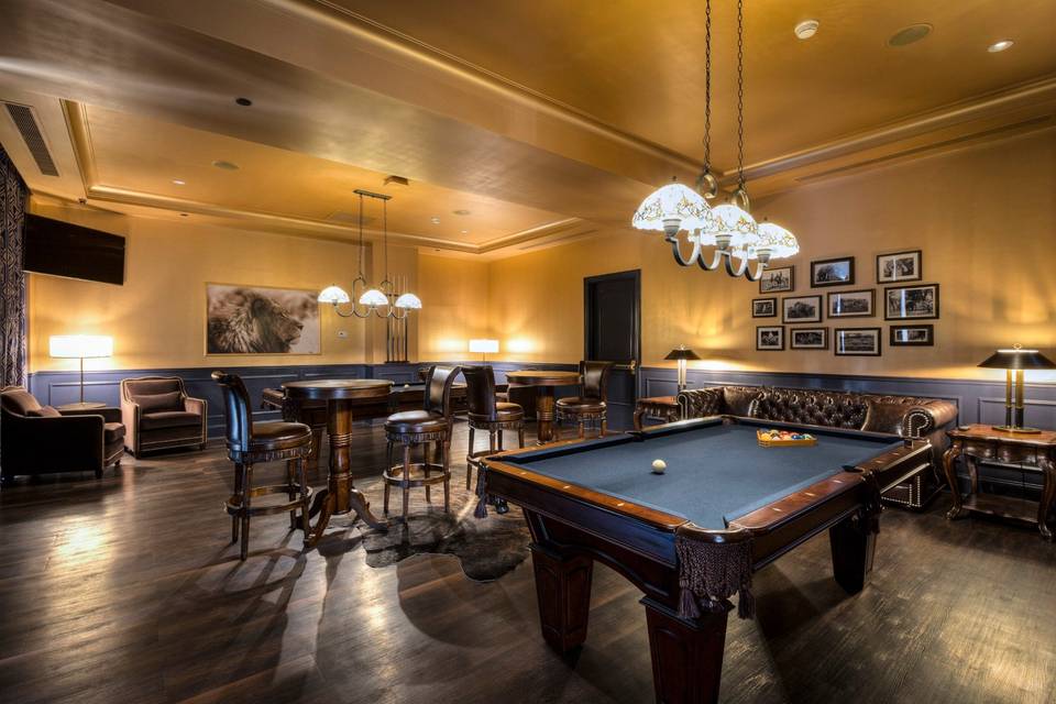 Bar & Billiards Room