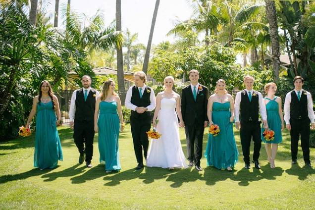 The couple with the bridesmaids and groomsmen