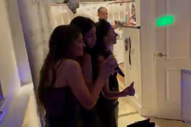 Spontaneus karaoke??
