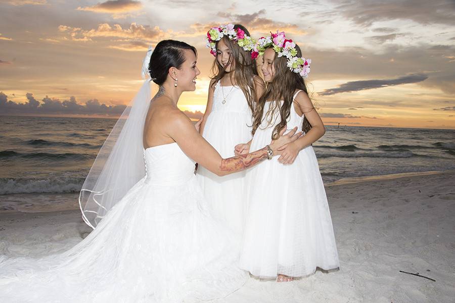 Bride with flowergirls - Eyeleen L Photography