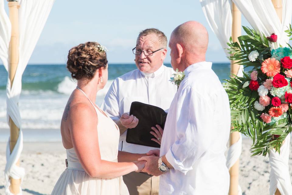 Wedding by the arch