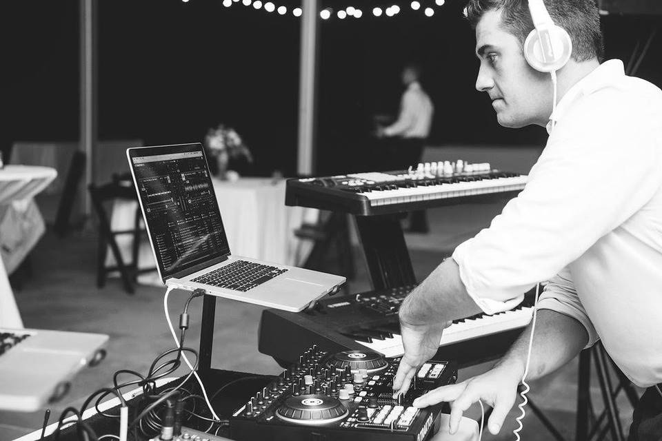 Darby Events | DJ+Piano Combo