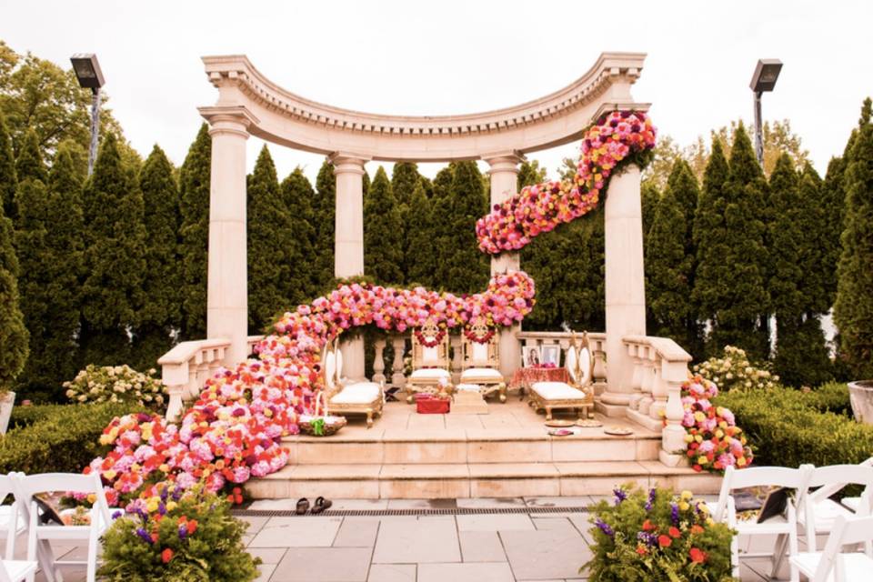 Lush ceremony spot