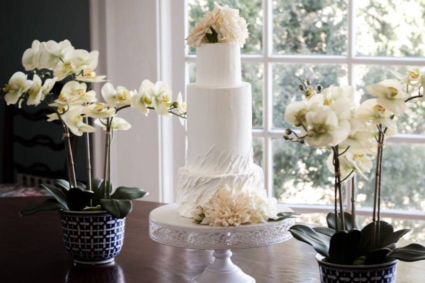 Elegant wedding cake