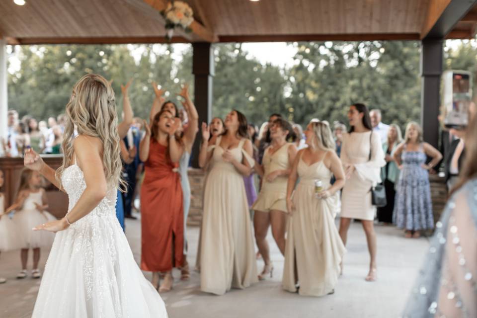 Boquet Toss