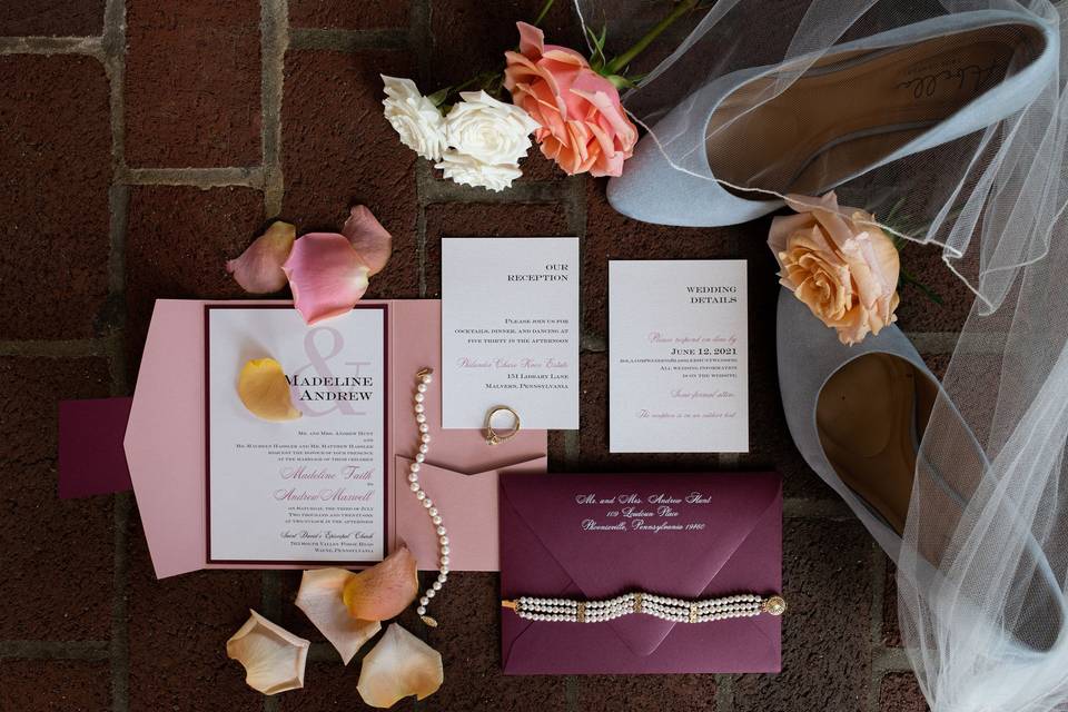 Invitation pocket suite.