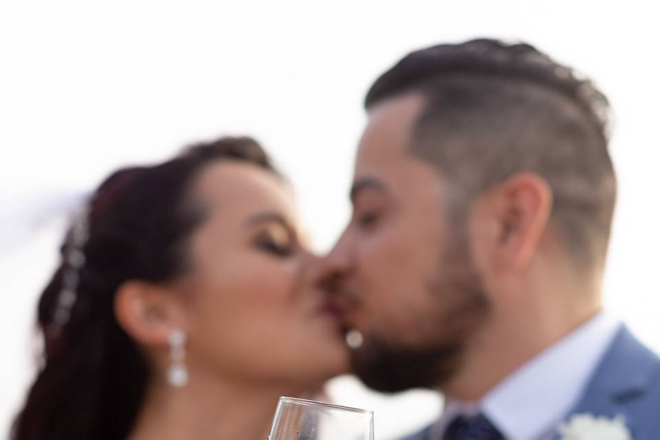 Raymond Vega Photography / Professional Wedding Photographer https://www.facebook.com/raymondvegaphotography/?ref=settings