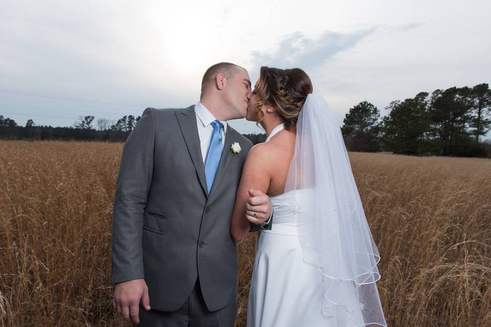 Kissing in the field