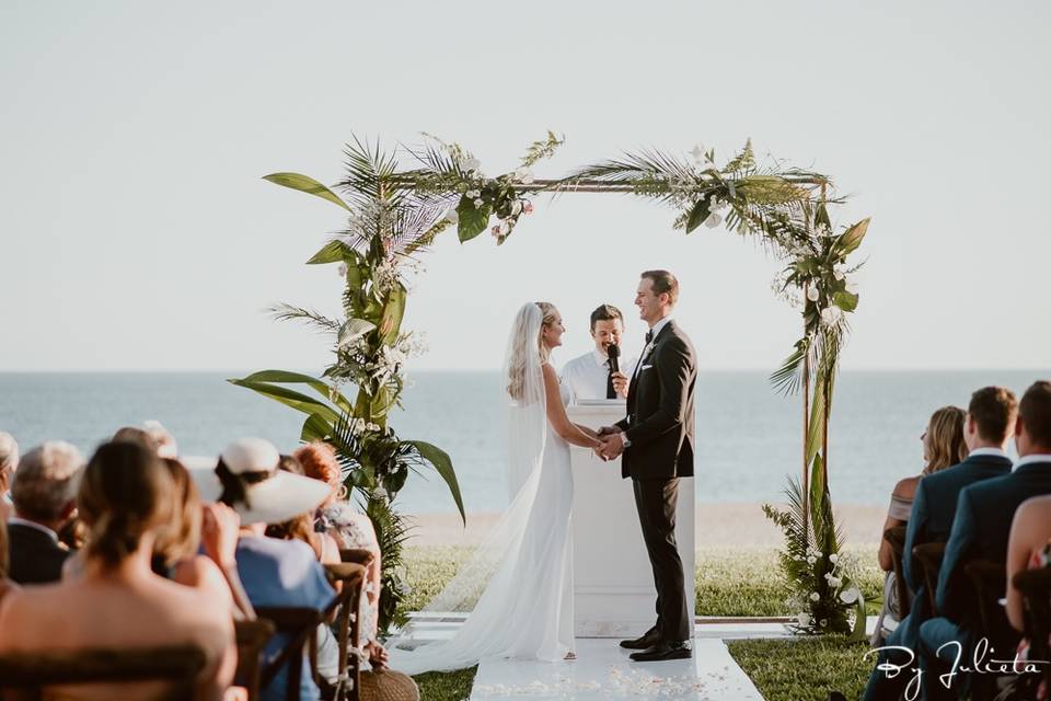 Luxury, tropical Cabo wedding