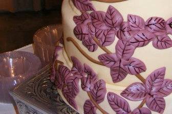 Mauve leaves wedding cake