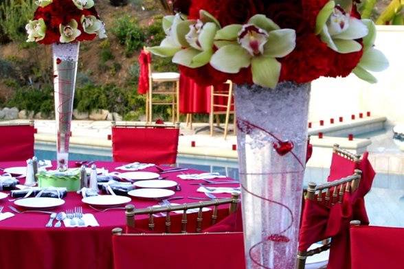 Passionate red and rich roses with orchids set the scene