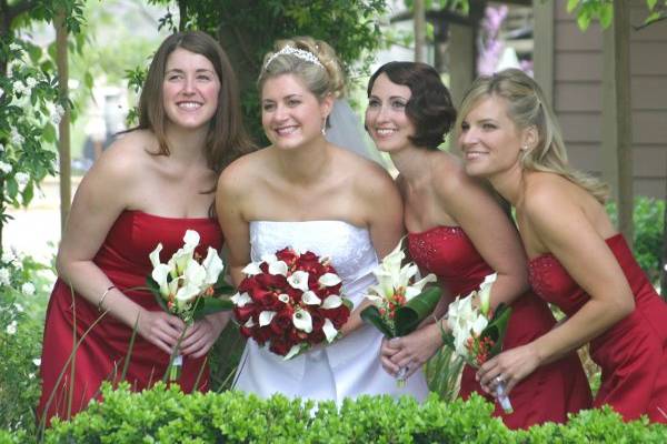 Fresh calla and roses for a misty Spring wedding