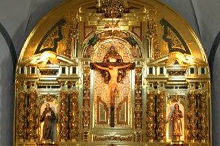 Our lavish pew decor at the Grand Basilica San Juan Capistrano Mission