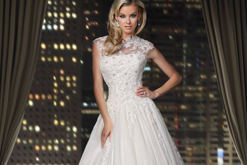 90173	<br>	CLASSIC BALL GOWN FEATURES AN ILLUSION LACE BODICE WITH BATEAU NECKLINE AND FULL SKIRT FINISHED WITH ZIPPER AND COVERED BUTTON