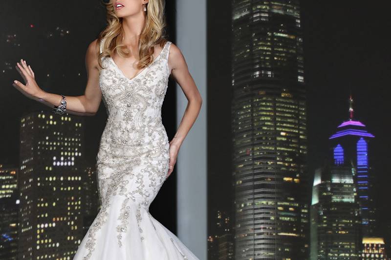 90182	<br>	THIS FIT AND FLARE SILHOUETTE FEATURES A V-NECKLINE AND IMPECCABLE HAND BEADING THROUGHOUT ELONGATED BODICE