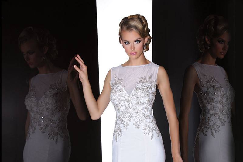 90200	<br>	THIS VINTAGE INSPIRED SHEATH GOWN FEATURES STUNNING CRYSTAL BEADING COMPLETE WITH AN ILLUSION BATEAU NECKLINE