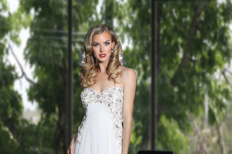 Simone Carvalli	Style	90230	<br>	This slim A-line gown, is embellished with an innovative beading pattern and glittering crystals throughout the dress.