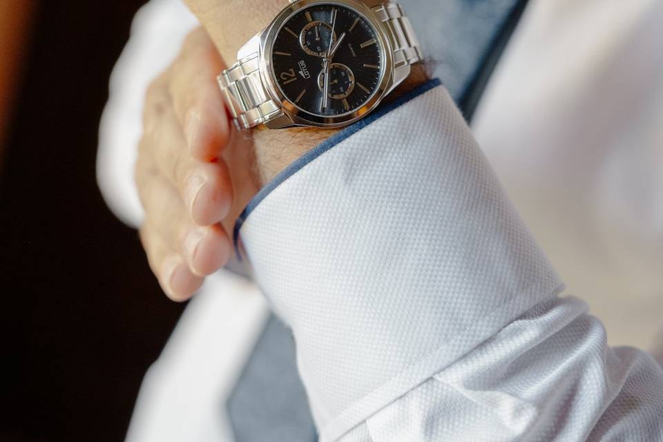 Beauty groom