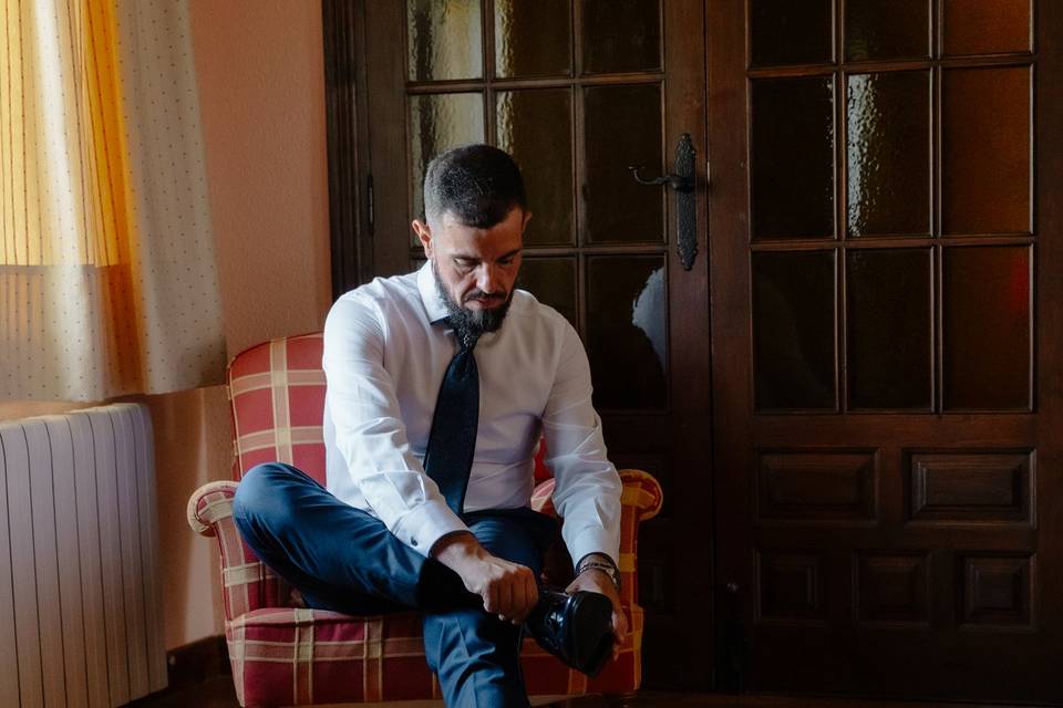 Beauty groom