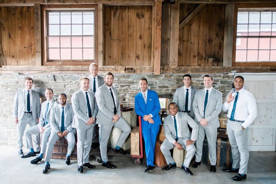 Groom and groomsmen | Laura Rose Wedding Photography