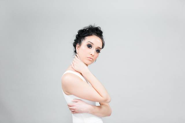 Smokey eyes and naked lip