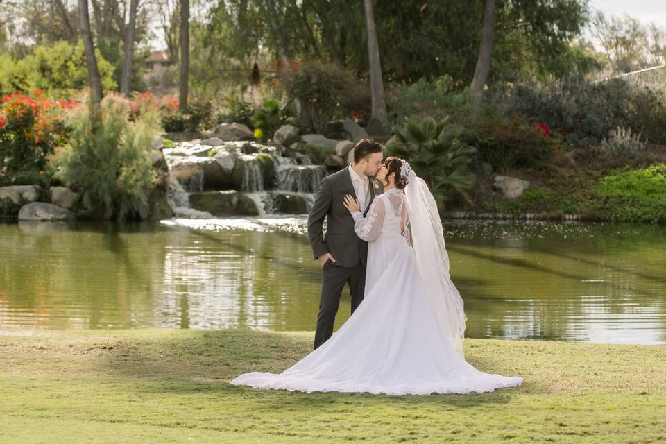 Couple with a fountain
