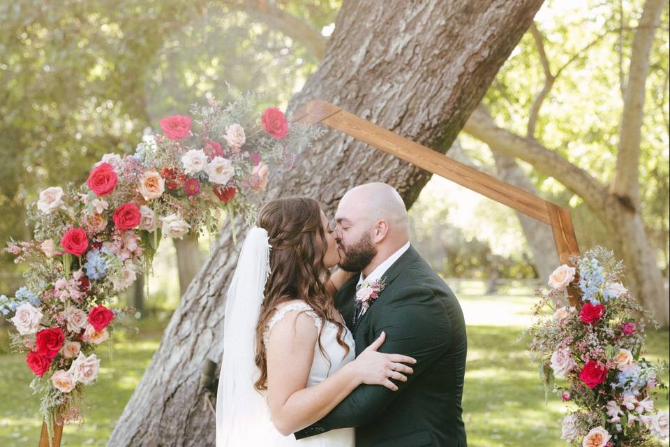 Couple with hexagon arch