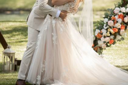 Couple with hexagon arch