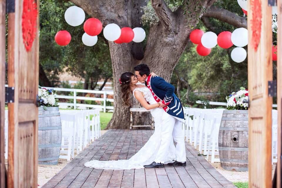 Newlyweds kiss on the aisle