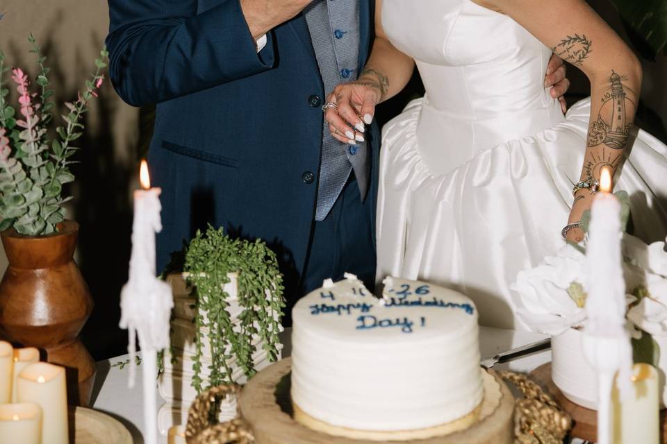 Private cake cutting