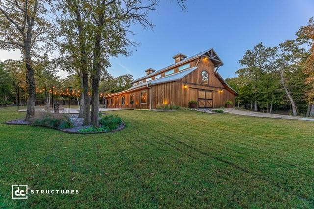 Whispering Oaks Wedding Venue