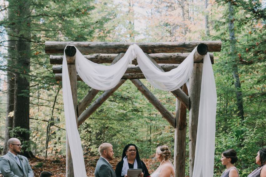 I adore an altar in the forest