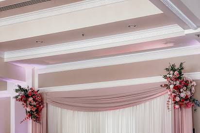 Ceremony Draping. Centerpiece.