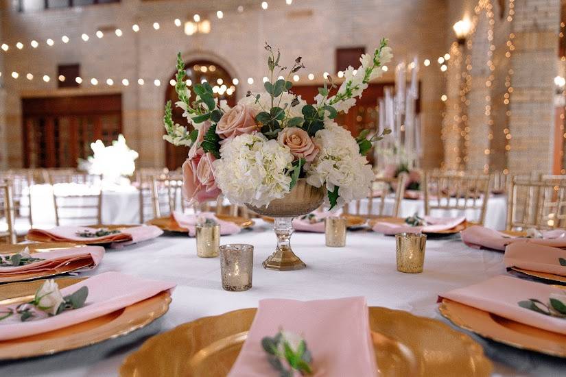Centerpiece Table Setting Pink
