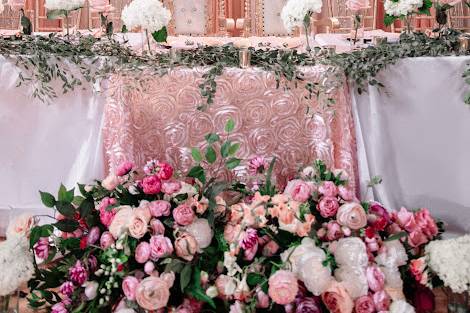 Ceremony Table Newlyweds