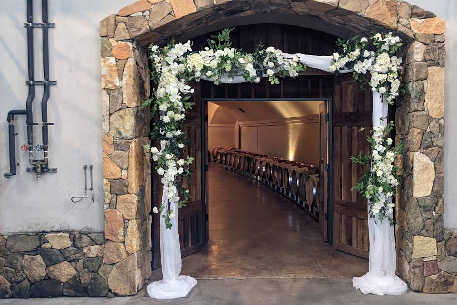 Ceremony Draping. Centerpiece.