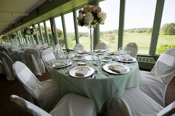 Table setting with flower centerpiece