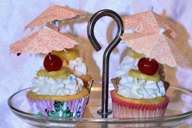 Wedding cupcakesPina Colada and Cookies n' Cream.
